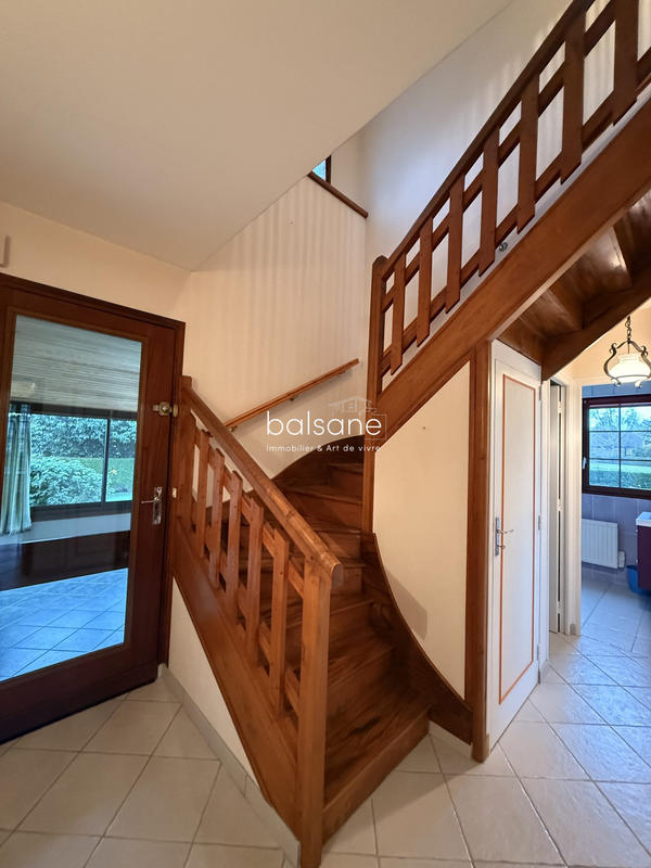 Maison - 250 m² - 8 pièces