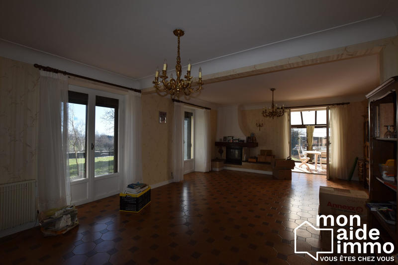 Maison traditionnelle - 240 m² - 9 pièces