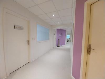 Local d'activités - 290 m² - 10 pièces