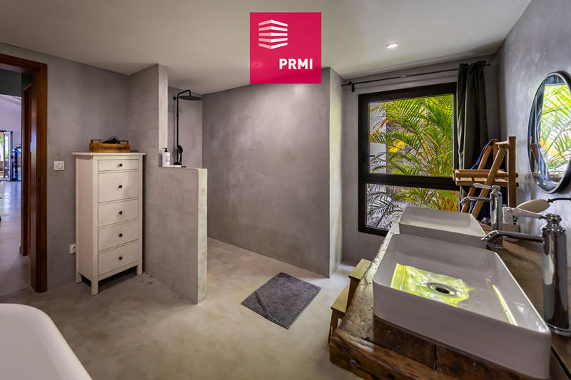 Maison - 230 m² - 7 pièces