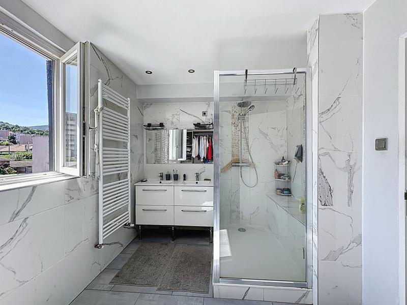 Maison - 190 m² - 6 pièces