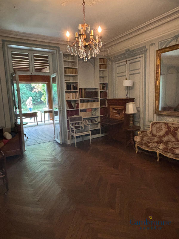 Maison ancienne - 345 m² - 12 pièces