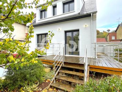 Maison - 90 m² - 4 pièces