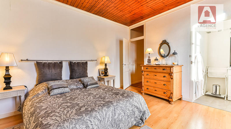 Maison - 234 m² - 7 pièces