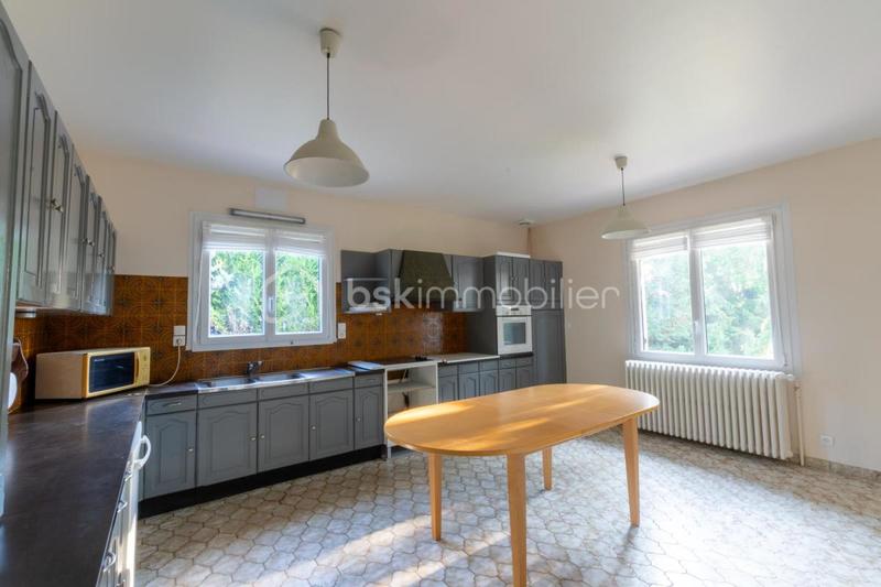 Demeure - 210 m² - 9 pièces