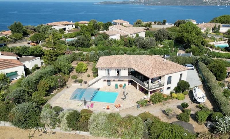 Villa - 202 m² - 6 pièces