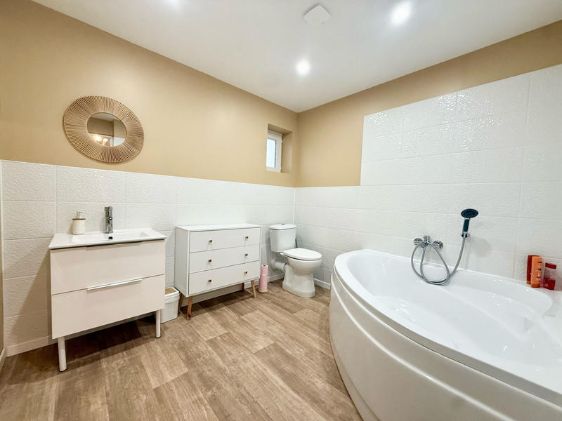 Maison - 276 m² - 8 pièces