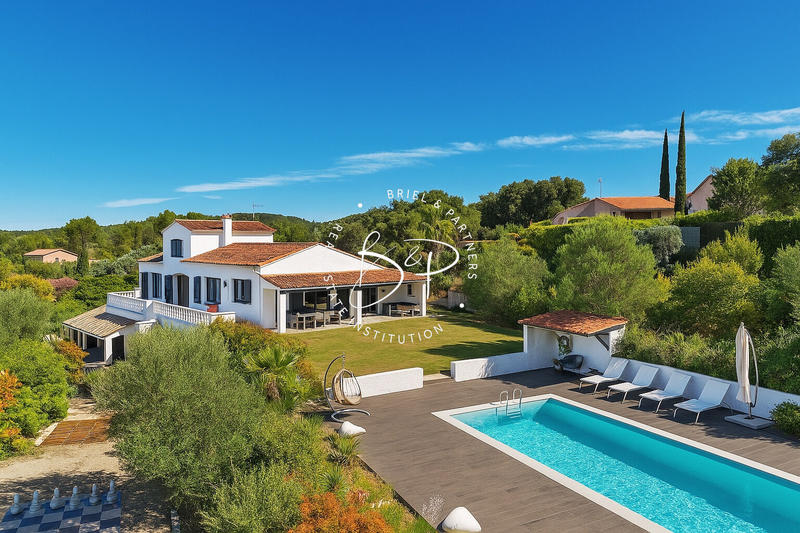 Maison - 293 m² - 11 pièces