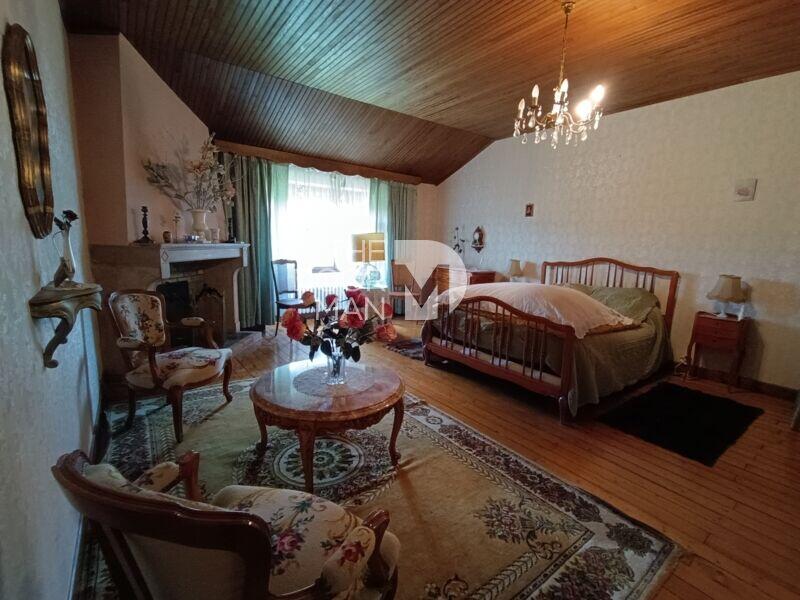 Propriété - 428 m² - 8 pièces