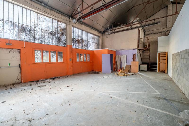 Local d'activité / Entrepôt - 250 m²