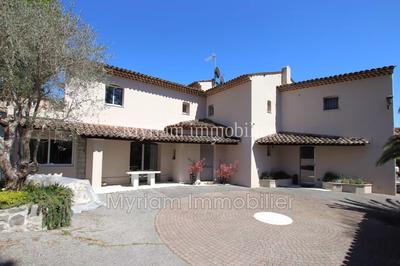 Maison - 240 m² - 6 pièces