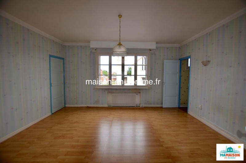 Maison traditionnelle - 230 m² - 6 pièces