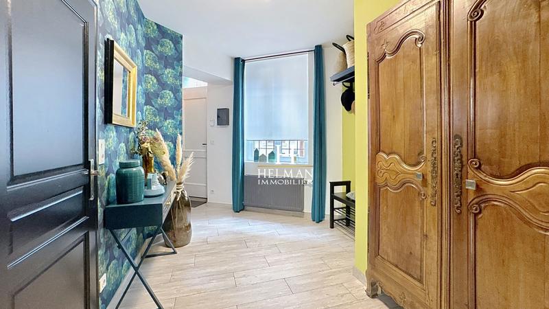 Maison - 250 m² - 8 pièces