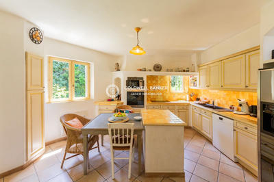 Maison - 218 m² - 7 pièces