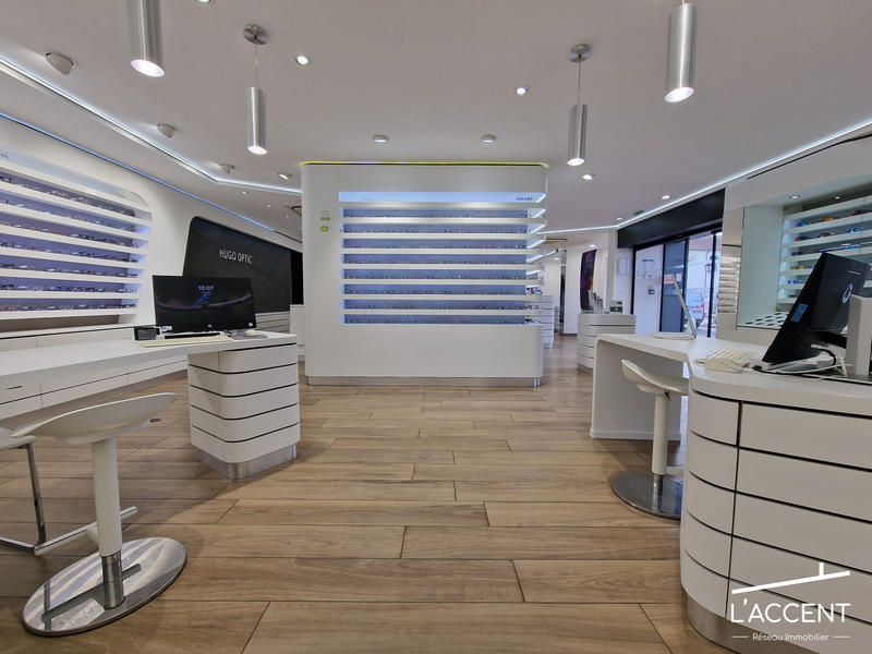 Local commercial - 206 m² - 5 pièces