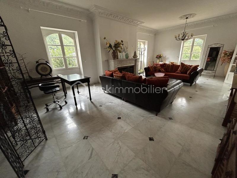 Propriété - 332 m² - 8 pièces