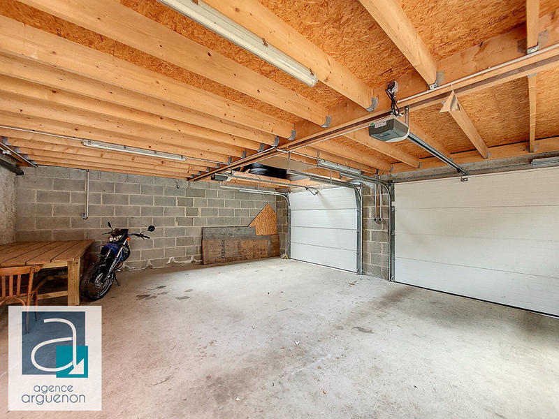 Maison - 219 m² - 7 pièces