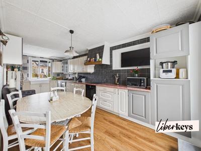 Maison - 223 m² - 7 pièces