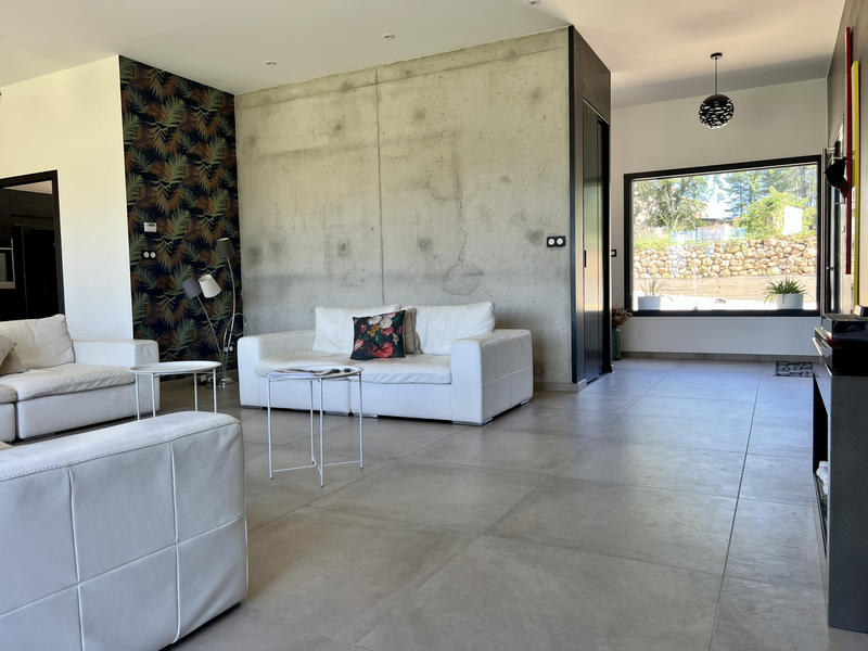 Maison - 225 m² - 6 pièces