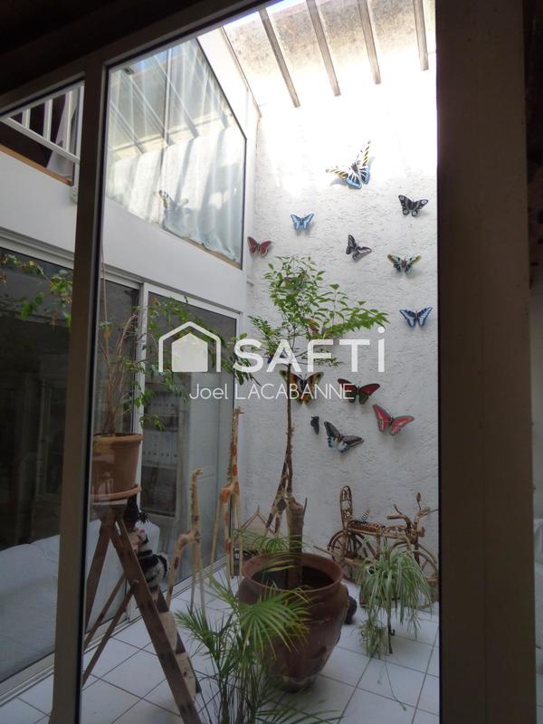 Maison - 260 m² - 7 pièces