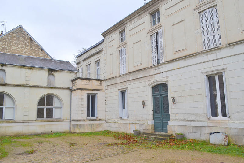 Maison - 240 m² - 9 pièces