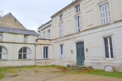 Maison - 240 m² - 9 pièces