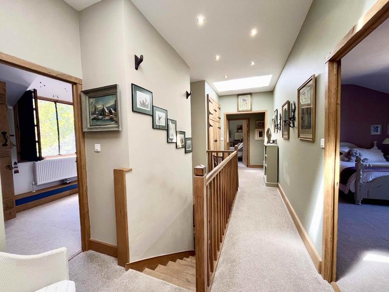 Maison - 285 m² - 8 pièces