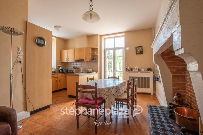 Demeure - 220 m² - 6 pièces