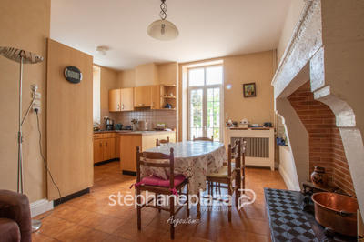 Demeure - 220 m² - 6 pièces