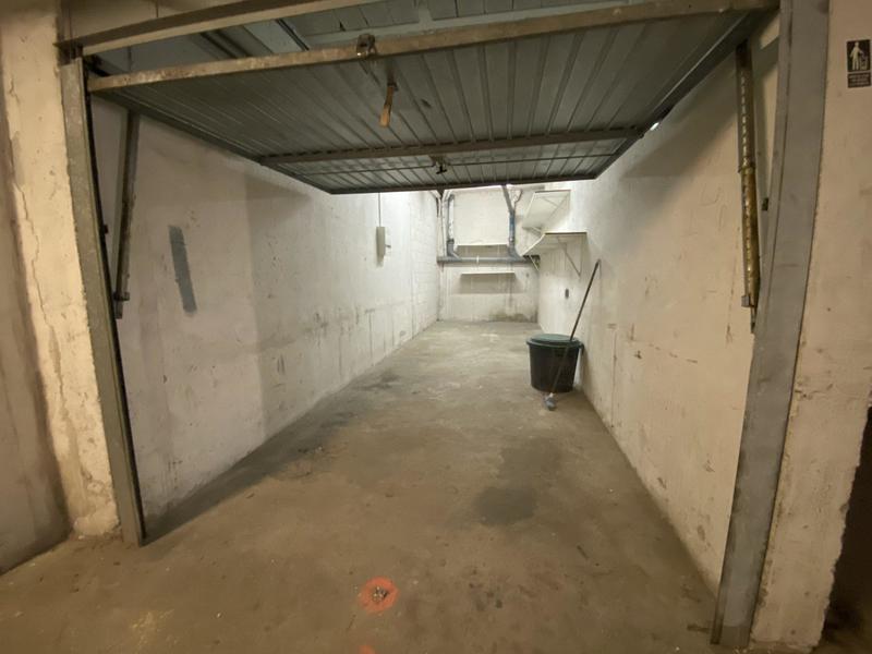 Parking / Garage - 12 m²