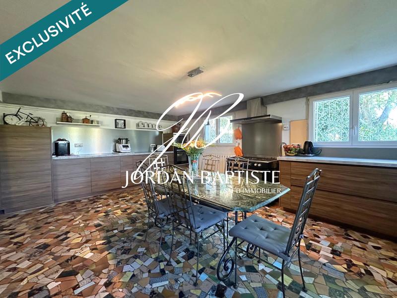 Maison - 250 m² - 12 pièces