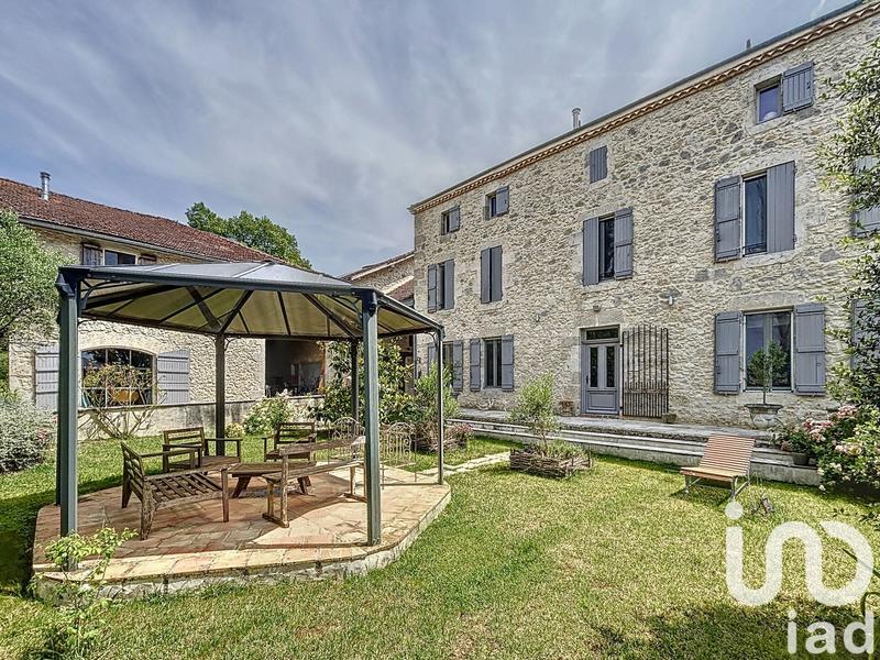 Maison - 872 m² - 22 pièces