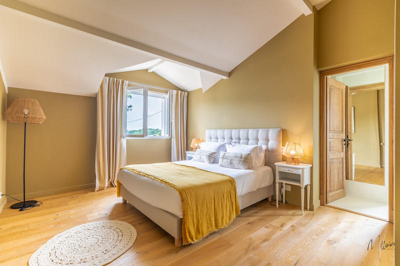 Maison - 312 m² - 8 pièces