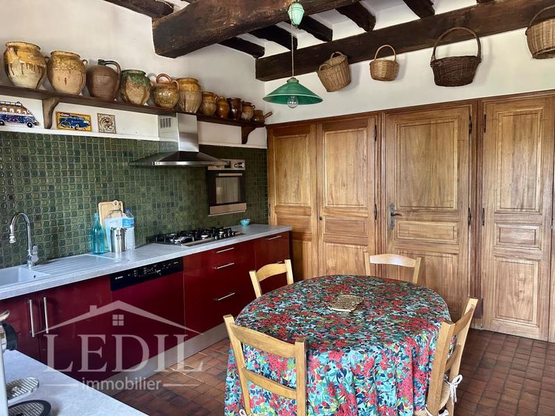 Propriété - 238 m² - 6 pièces