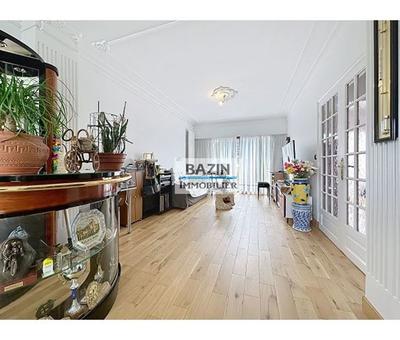 Maison traditionnelle - 220 m² - 9 pièces