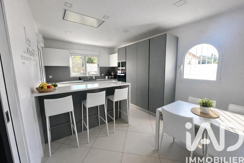 Maison - 328 m² - 6 pièces