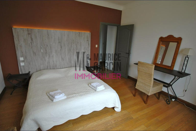 Maison - 325 m² - 10 pièces