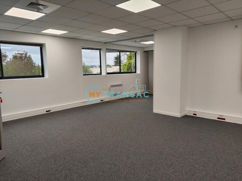 Entrepôt - 2 899 m²