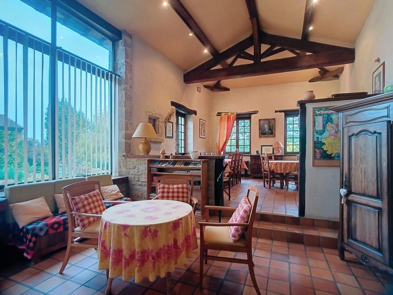 Maison - 260 m² - 11 pièces