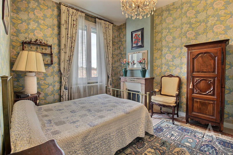 Demeure - 248 m² - 8 pièces