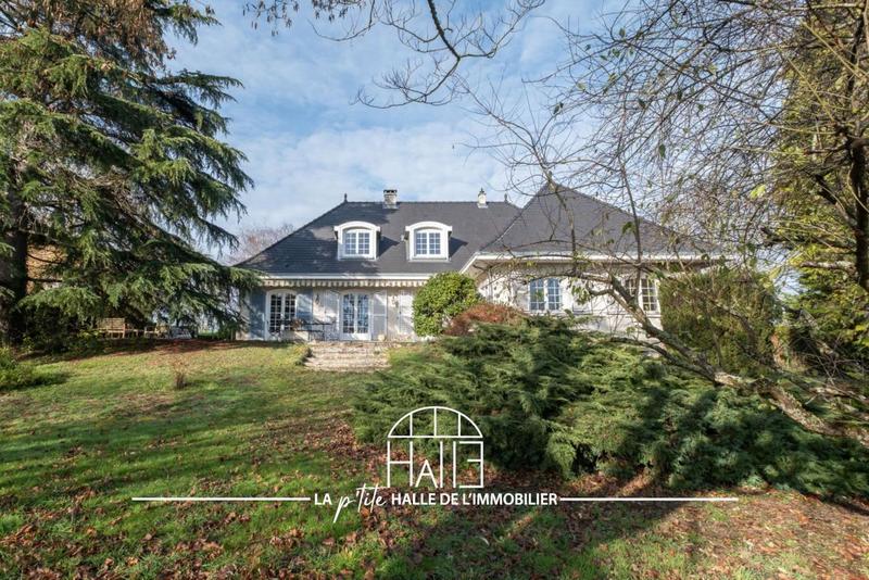 Maison - 228 m² - 8 pièces