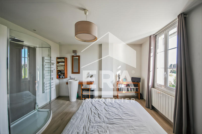 Maison - 240 m² - 9 pièces