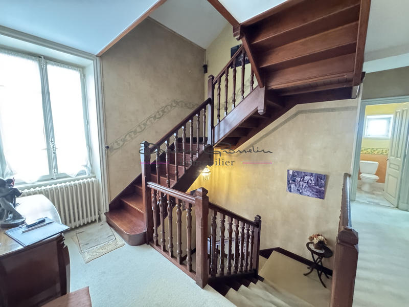 Maison - 316 m² - 9 pièces
