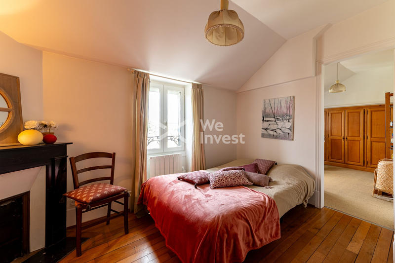 Maison - 195 m² - 9 pièces