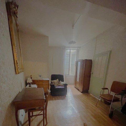 Maison - 185 m² - 10 pièces