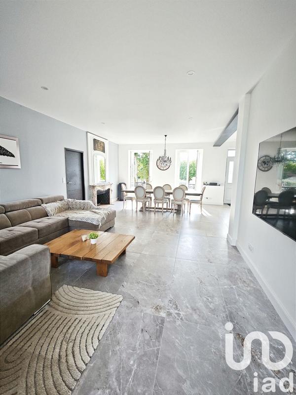 Château - 215 m² - 6 pièces