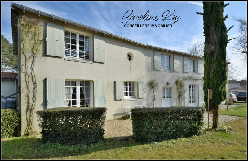 Maison - 288 m² - 8 pièces