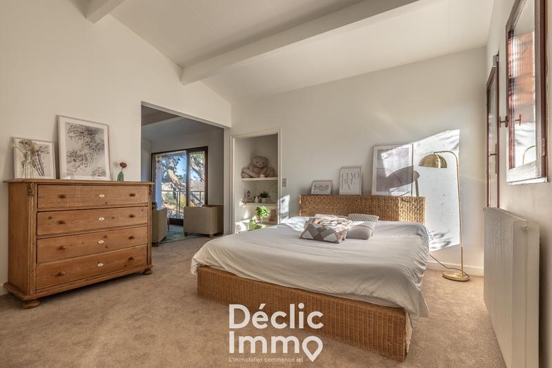 Maison - 280 m² - 8 pièces