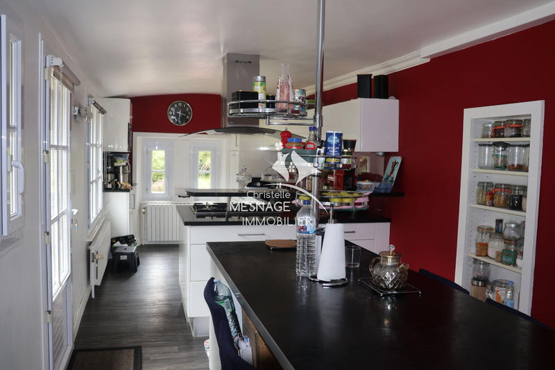 Demeure - 270 m² - 10 pièces