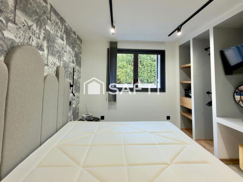 Maison - 345 m² - 9 pièces